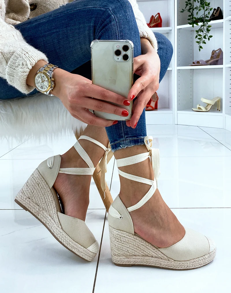 Espadrilles à talons compensés en toile beige à rubans