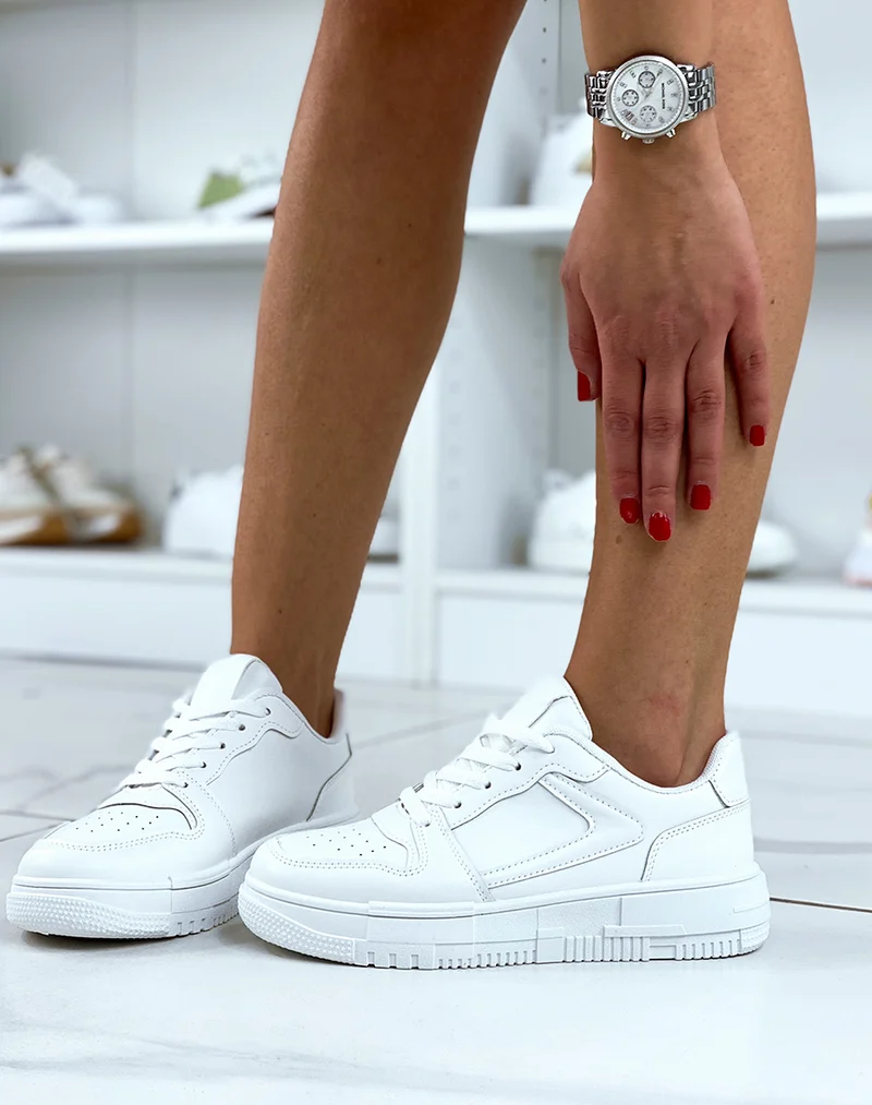 Baskets blanches avec surpiqures