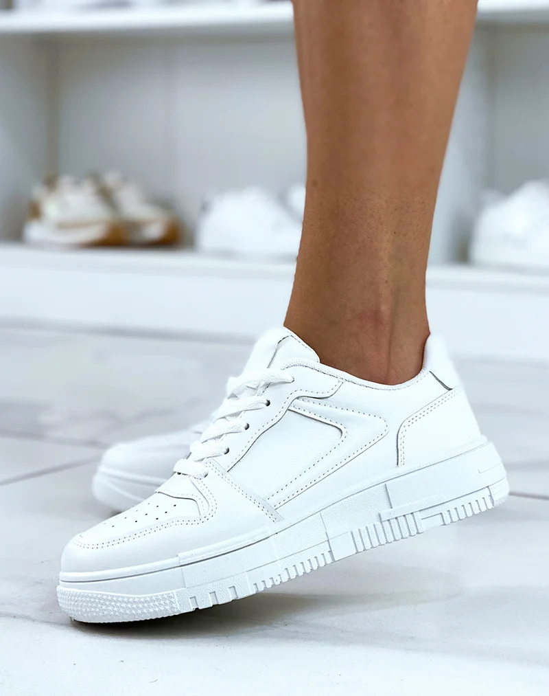 Baskets blanches avec surpiqures