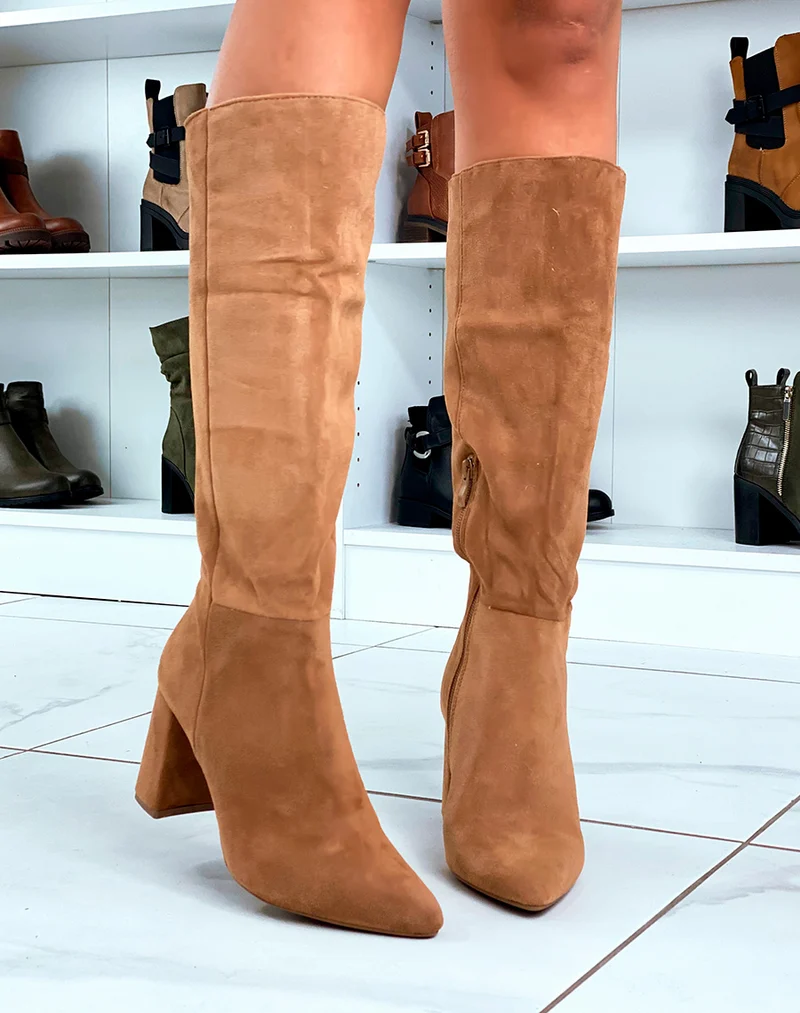 Sophistication Naturelle : Bottes Camel en Suédine