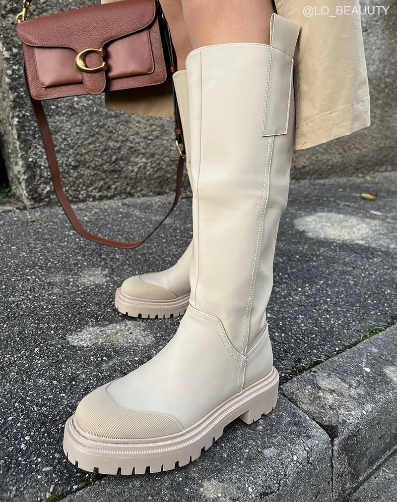 Bottes hautes beiges gommées