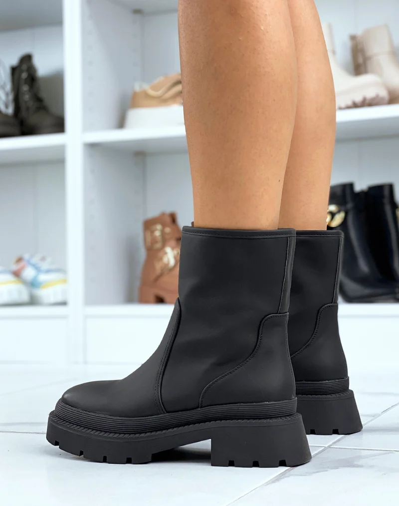 Bottines noires montantes à double semelle talonnée et épaisse