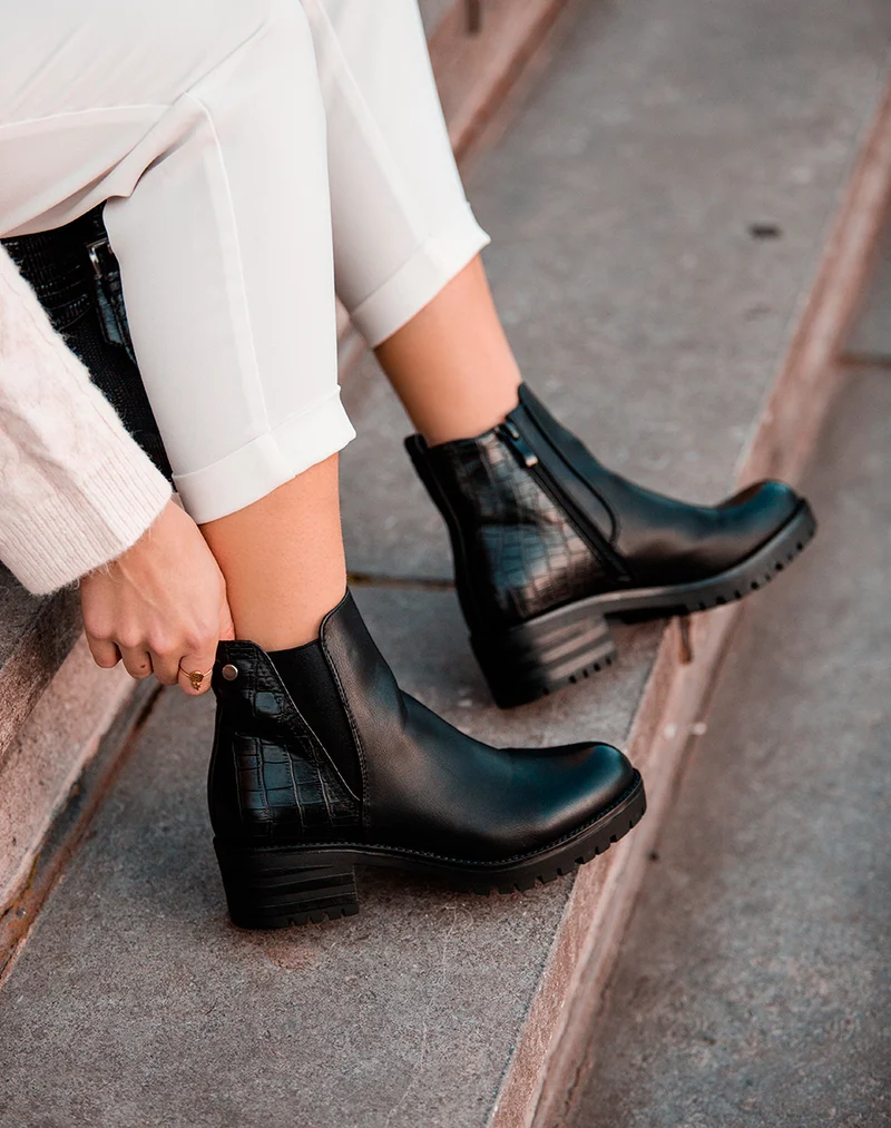 Bottines noires bi-matières effet croco et élastique échancré