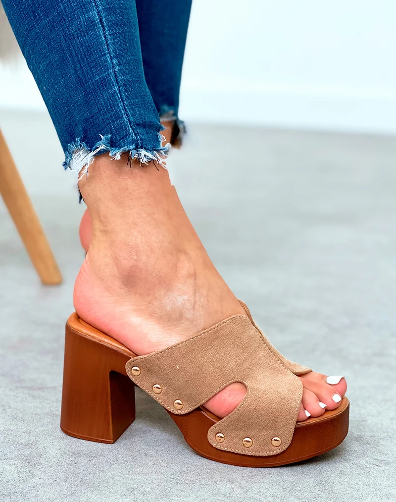 Mules sabots taupe en suédine à talons carrés et à détails dorés pour femme