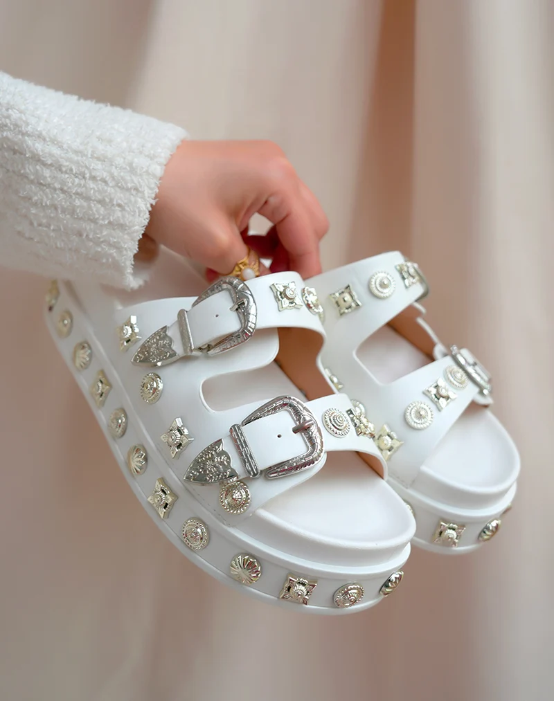 Sandales Plateforme Blanches Femme Cloutées Chic et Tendance