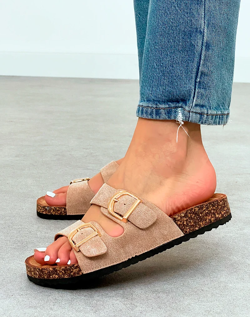 Mules Taupe en Suédine avec Double Sangle et Boucles Dorées – La Touche Neutre Chic