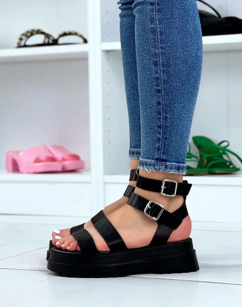 Sandales noires à petit talon et multiples brides épaisses