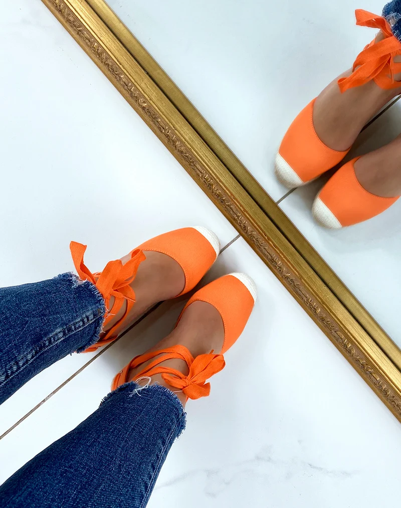 Compensées style espadrilles en toile orange à lacets
