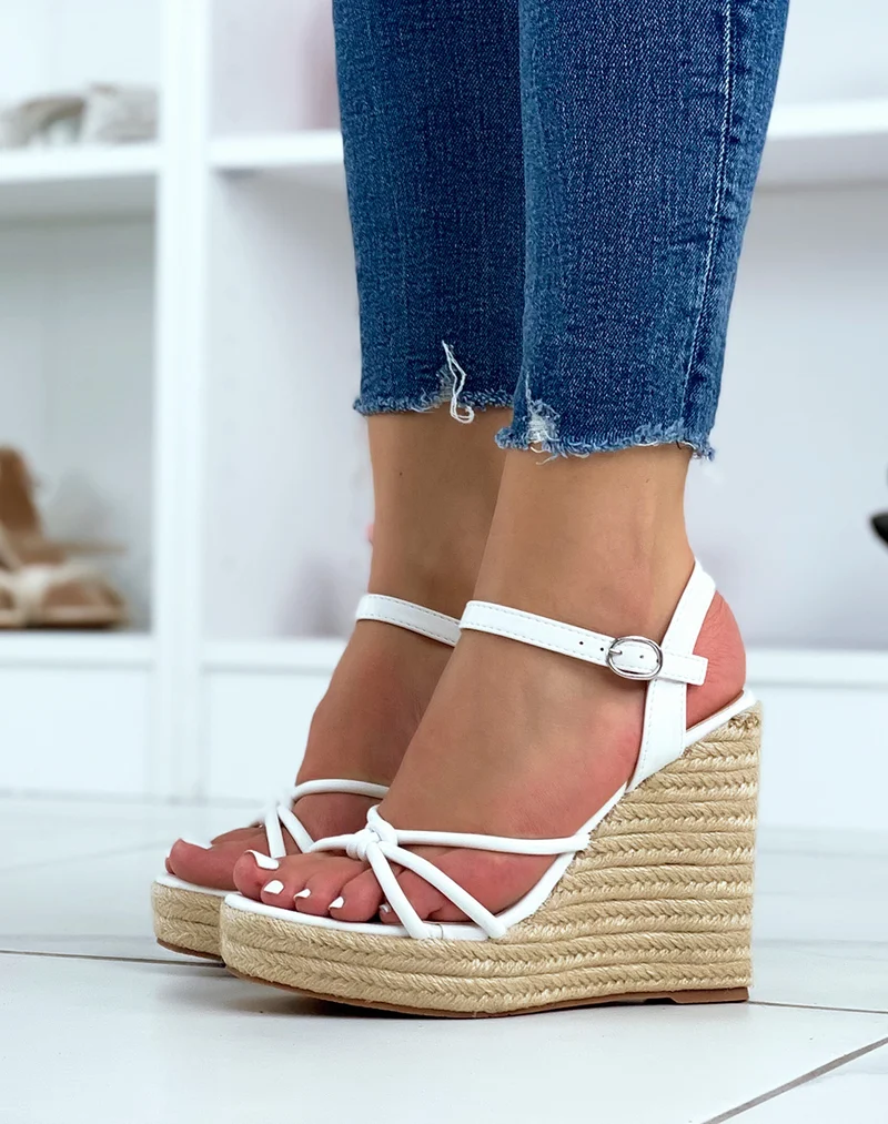 Compensées blanches à talon en jute