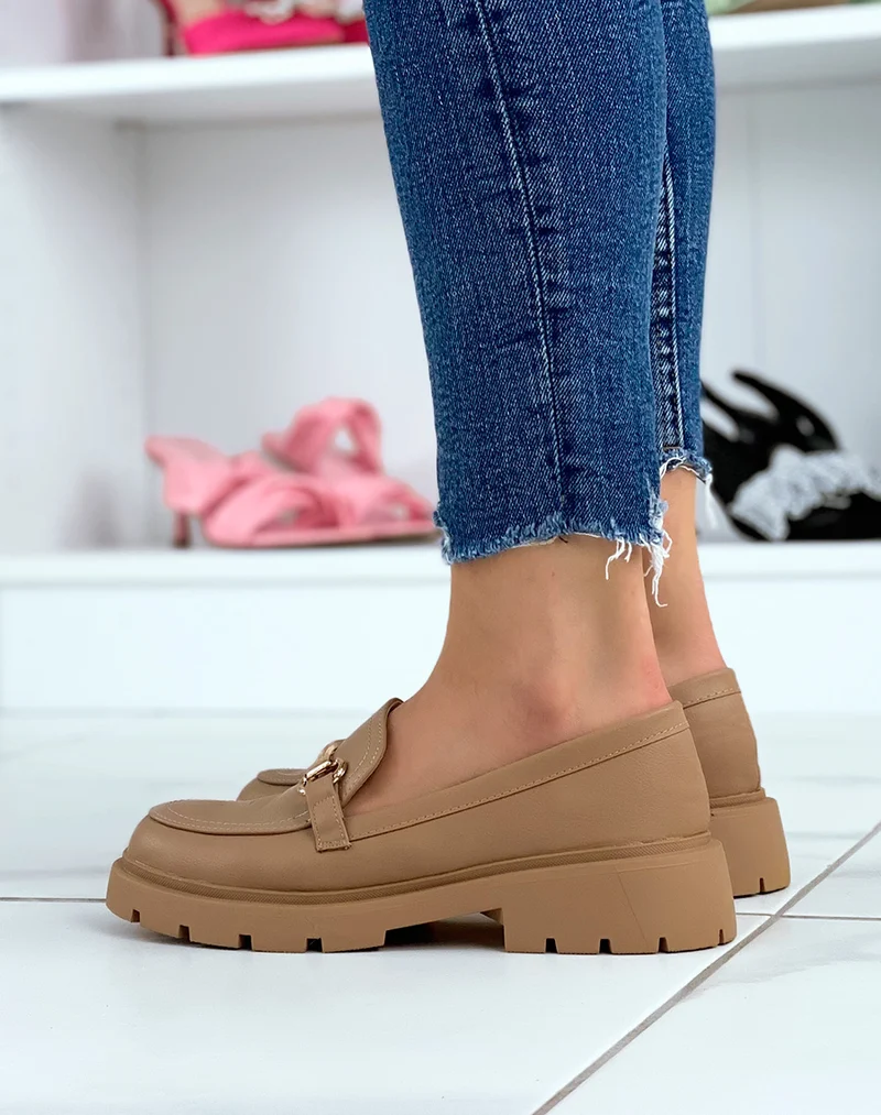 Mocassins taupe à semelle épaisse et crantée