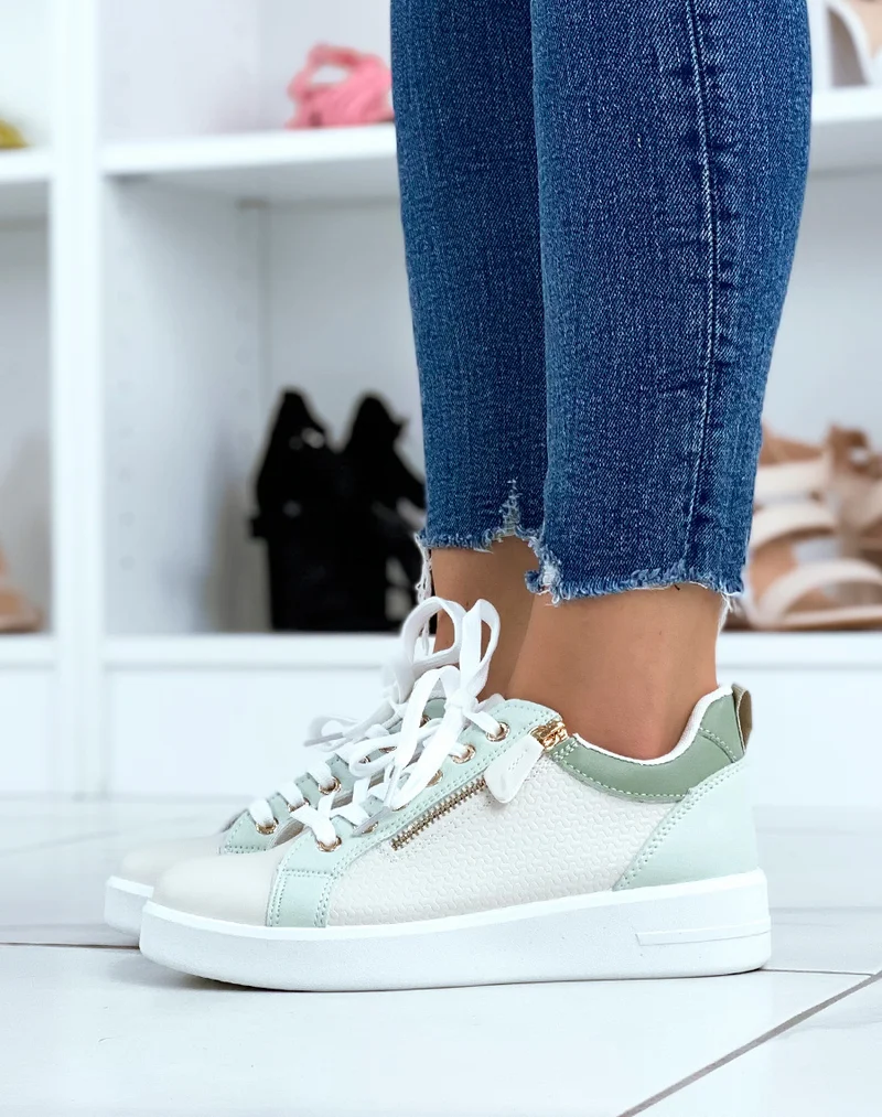 Baskets blanches et verdeau avec zip