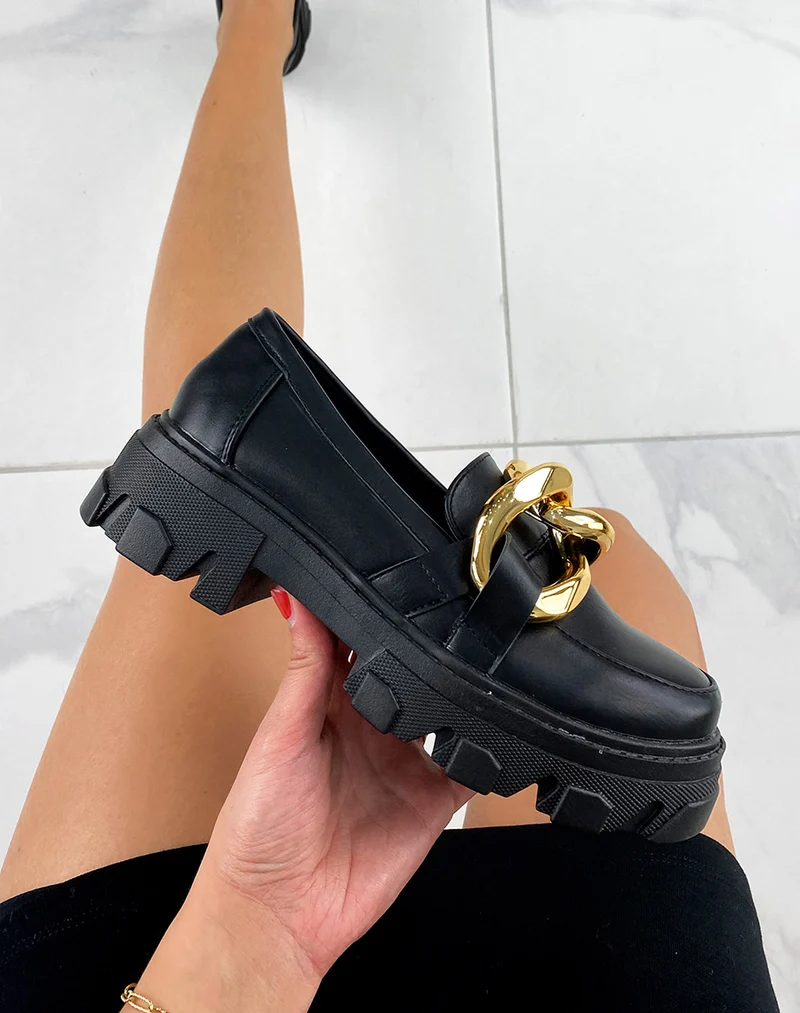 Mocassins noirs à double boucle dorée et semelle crantée
