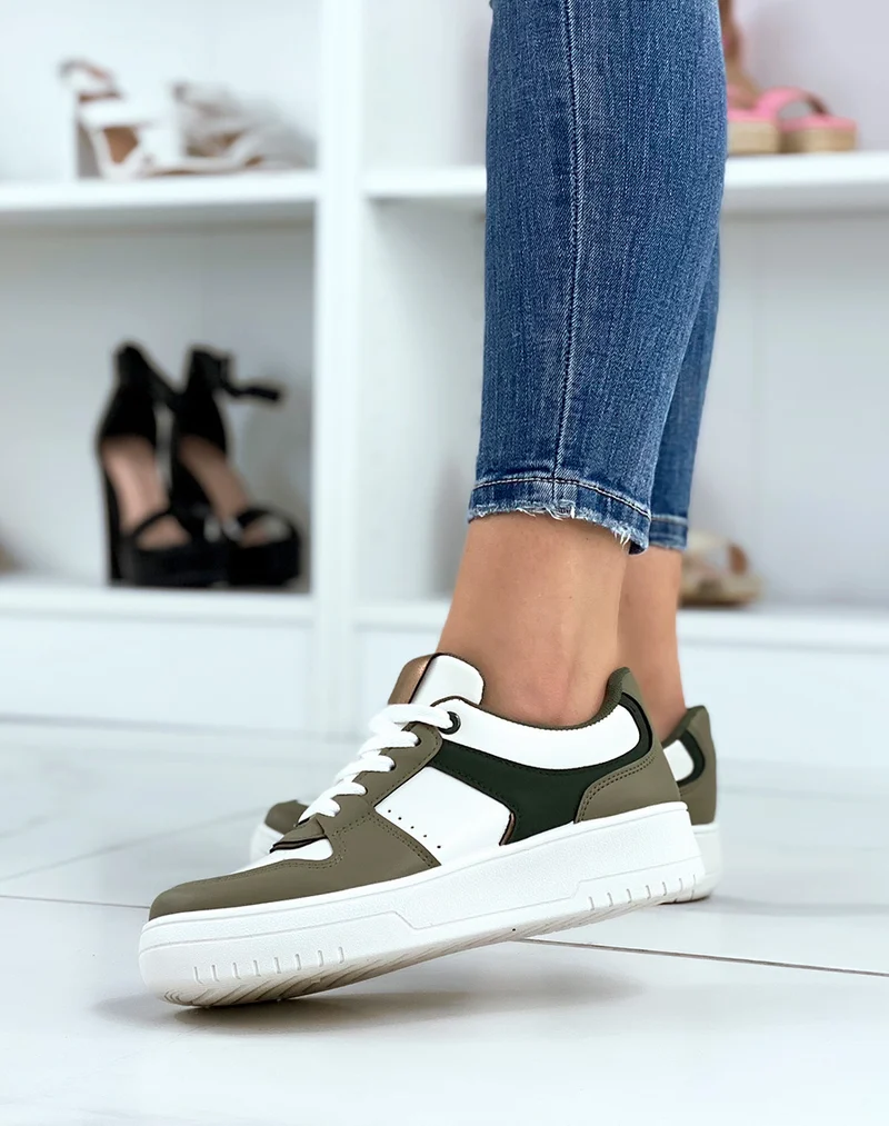 Baskets beiges à empiècements kakis