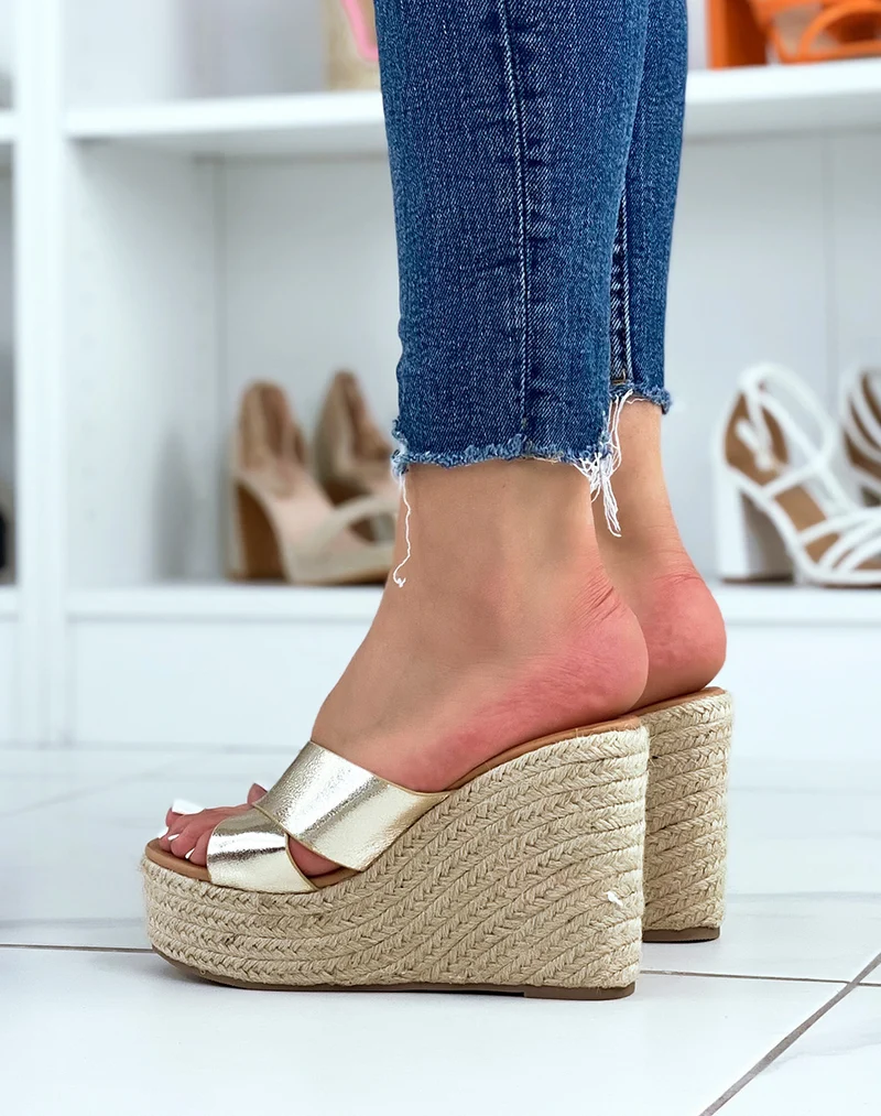 Mules compensées dorée à bride croisée