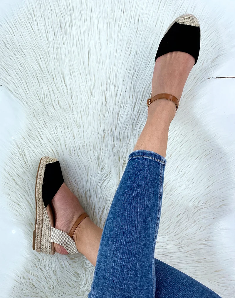 Compensée noire façon espadrille