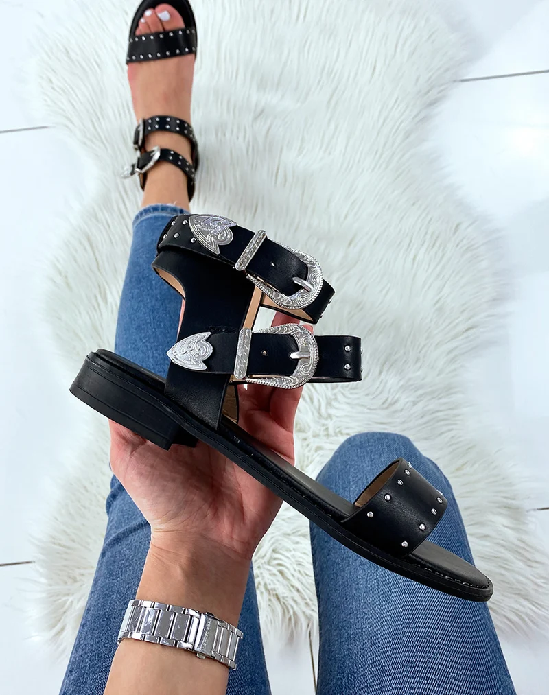 Nu-pieds noirs à détails cloutés