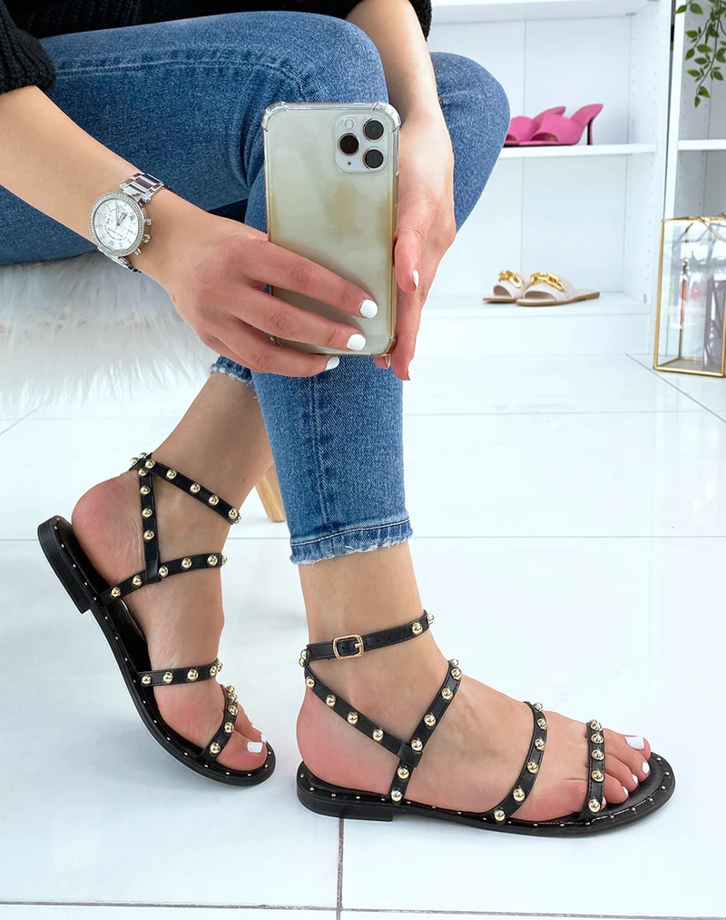 Nu-pieds noirs à multiples brides cloutées