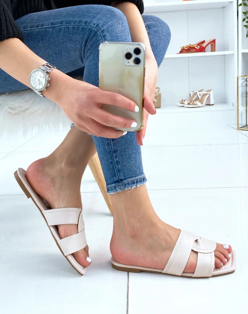 Mules beiges à larges brides entrecroisées