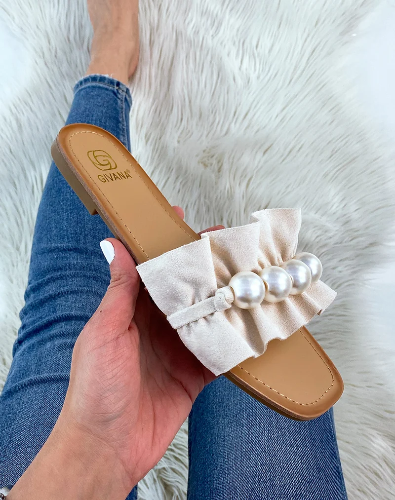 Mules en suédine beige à grosses perles