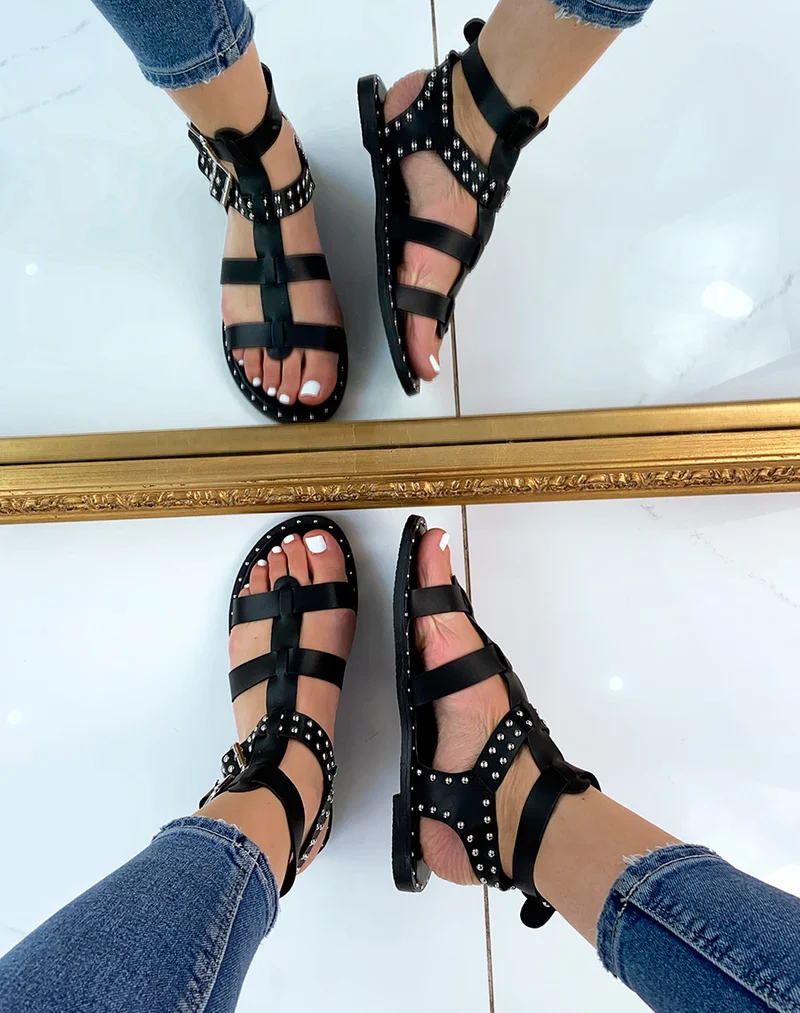 Nu-pieds noirs à multiples lanières