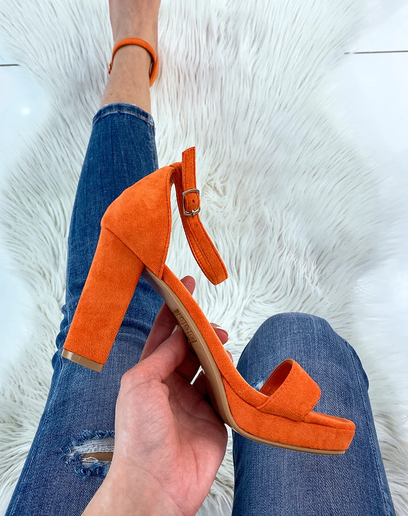 Sandales à talon en suédine orange