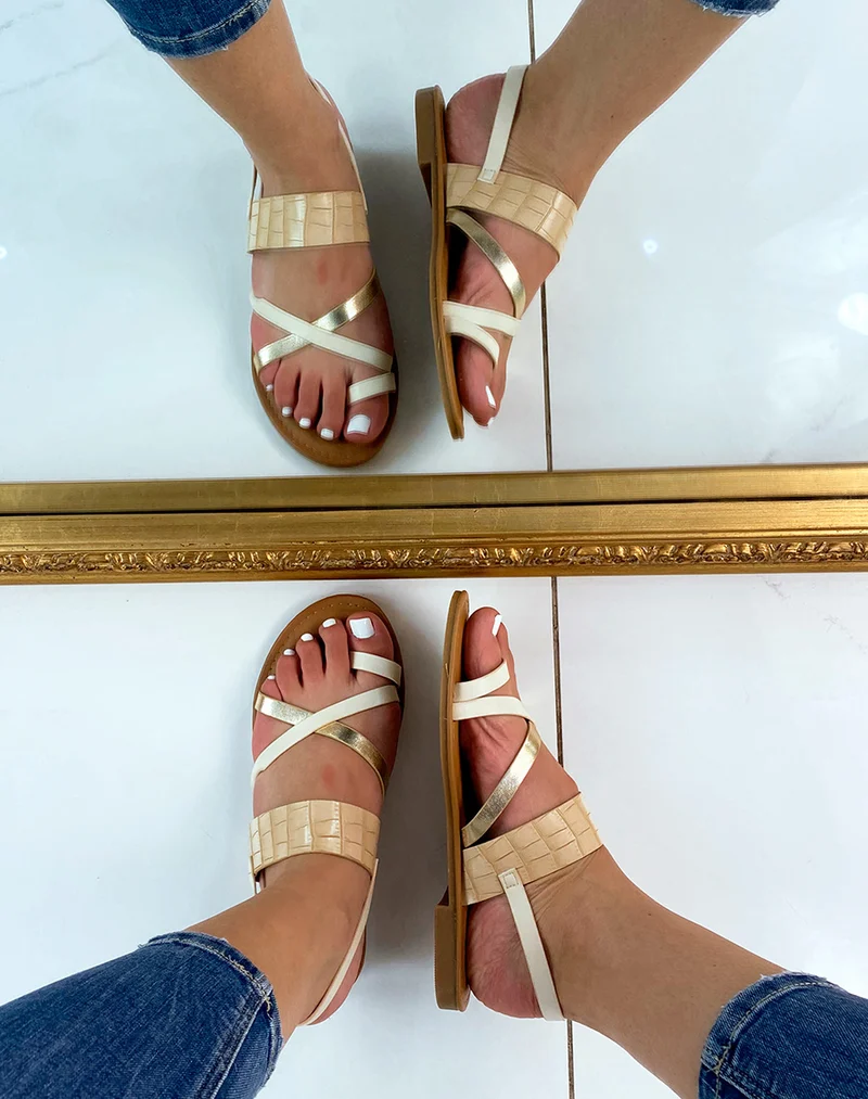Nu-pieds beiges à brides entrecroisées