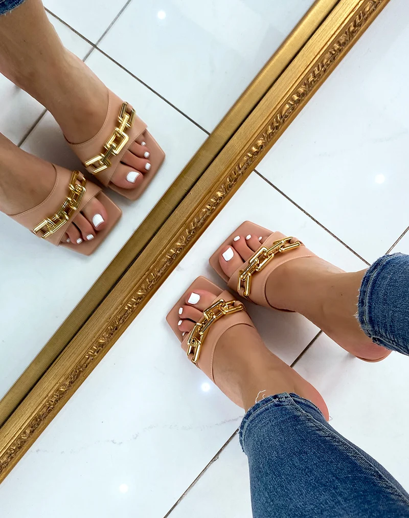 Mules à talon nude à chaîne dorée