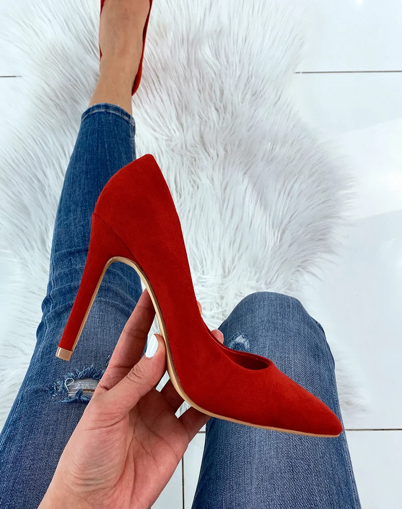 Escarpin à talon rouge en suédine à bout carré