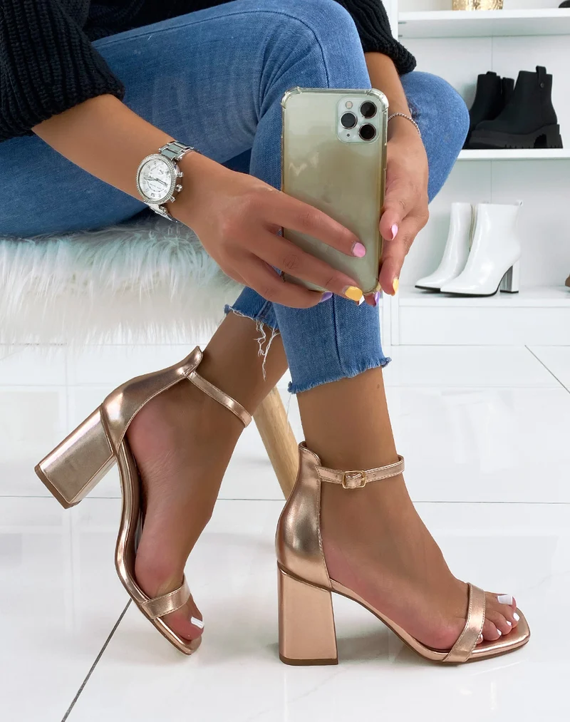 Sandales à talons rosegold à bout carré