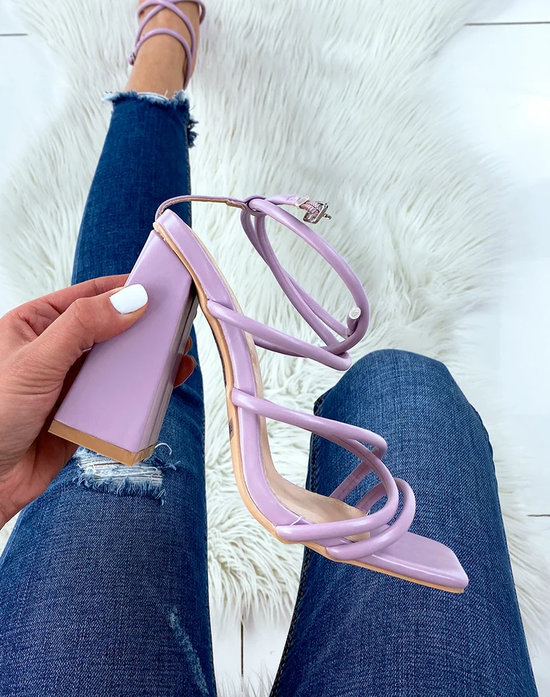 Sandales à talon violet pastel à multiple brides