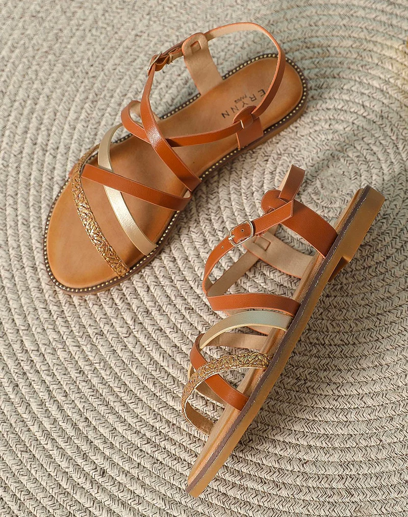 Nu-pieds camel à brides métallisée et tressée