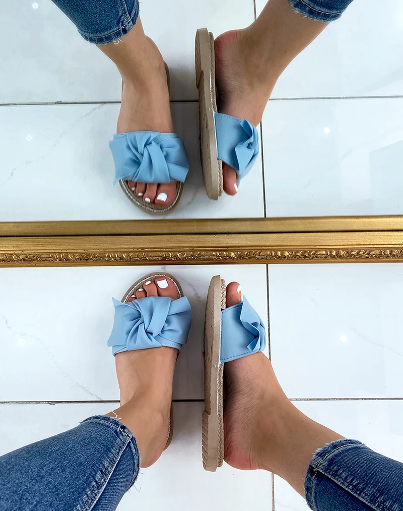 Mules plates baby blue à noeud