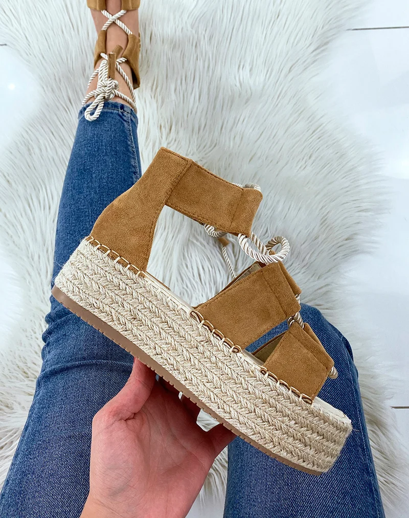 Compensées camel à lacet et semelle en toile de jute
