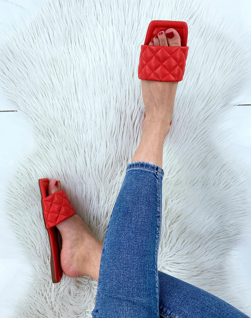 Mules plates rouges matelassées