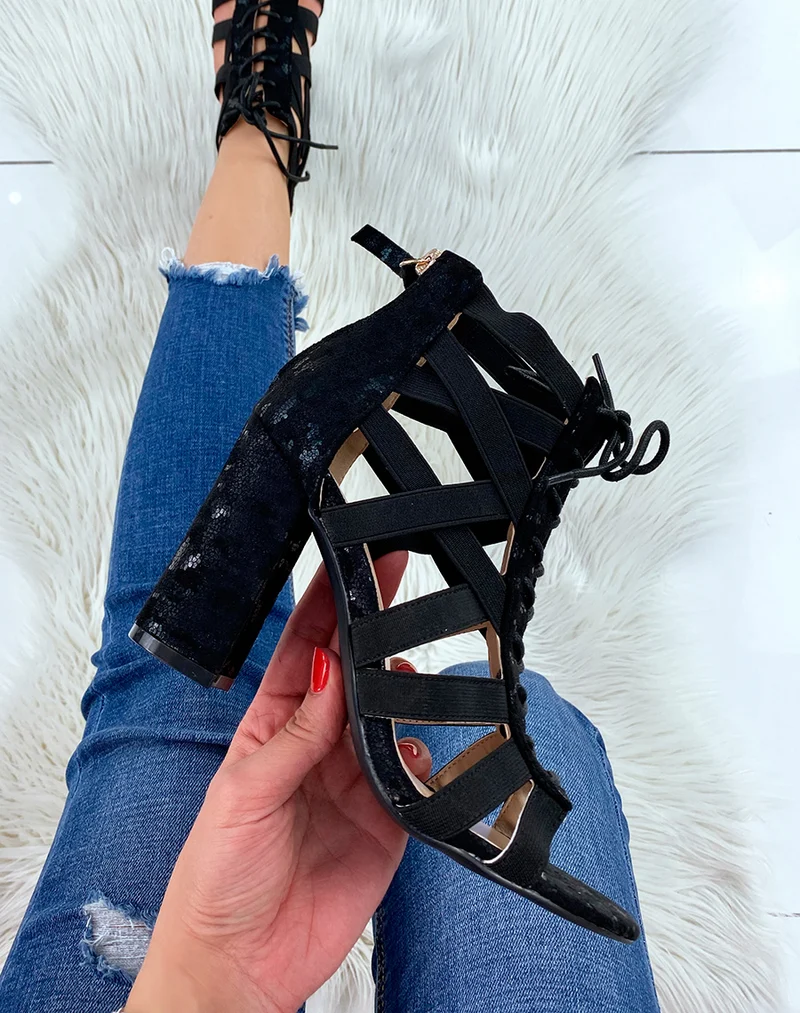 Sandales à talon noires à multiples lanières et lacets