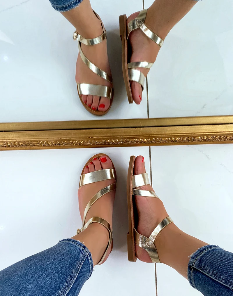 Nu-pieds dorés à brides asymétriques