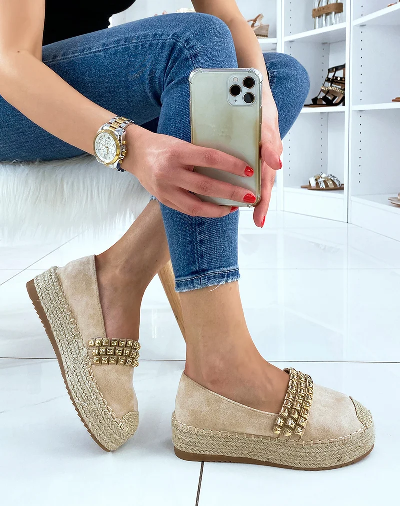 Espadrilles en suédine beige à détail clouté