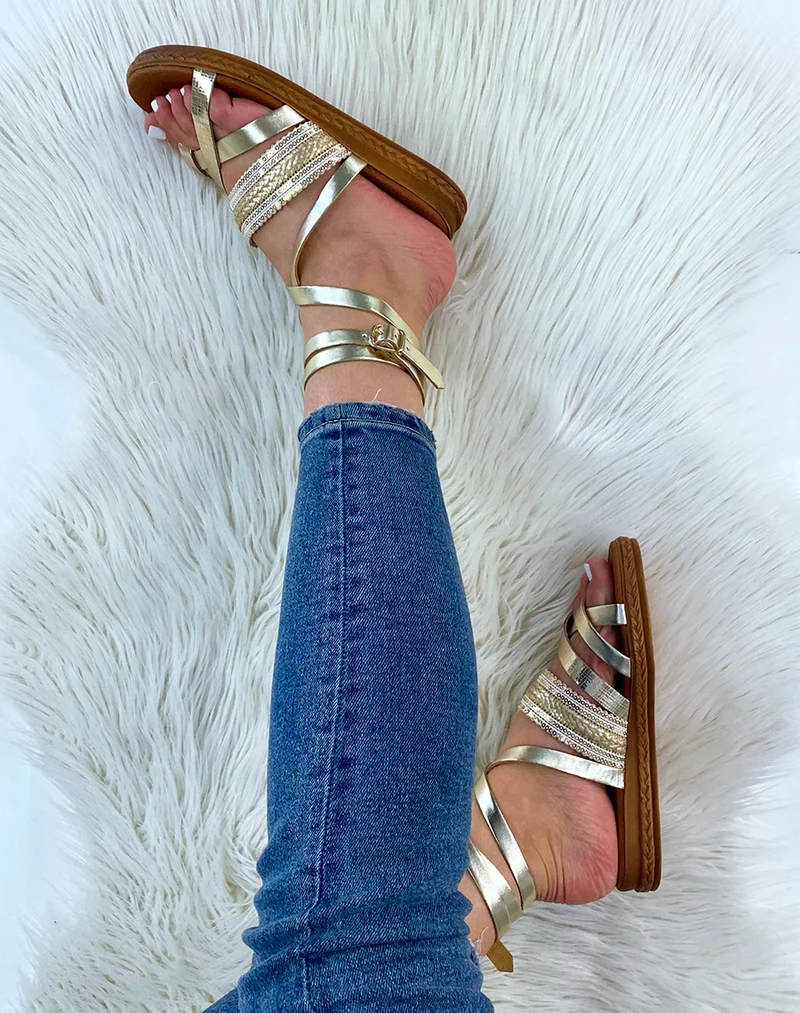 Nu-pieds dorés en cuir à multiples brides