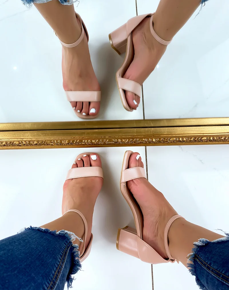Sandales à talon mi-haut rose poudré
