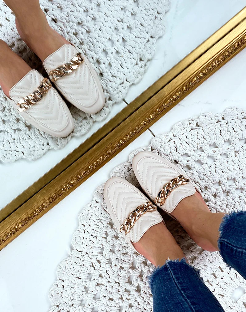 Mule en simili cuir beige à grosse chaîne