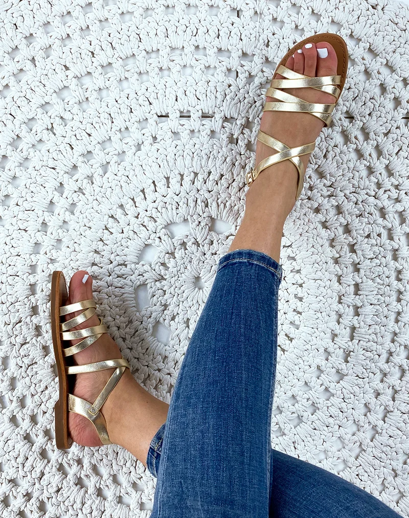 Nu-pieds à multiples sangles dorées