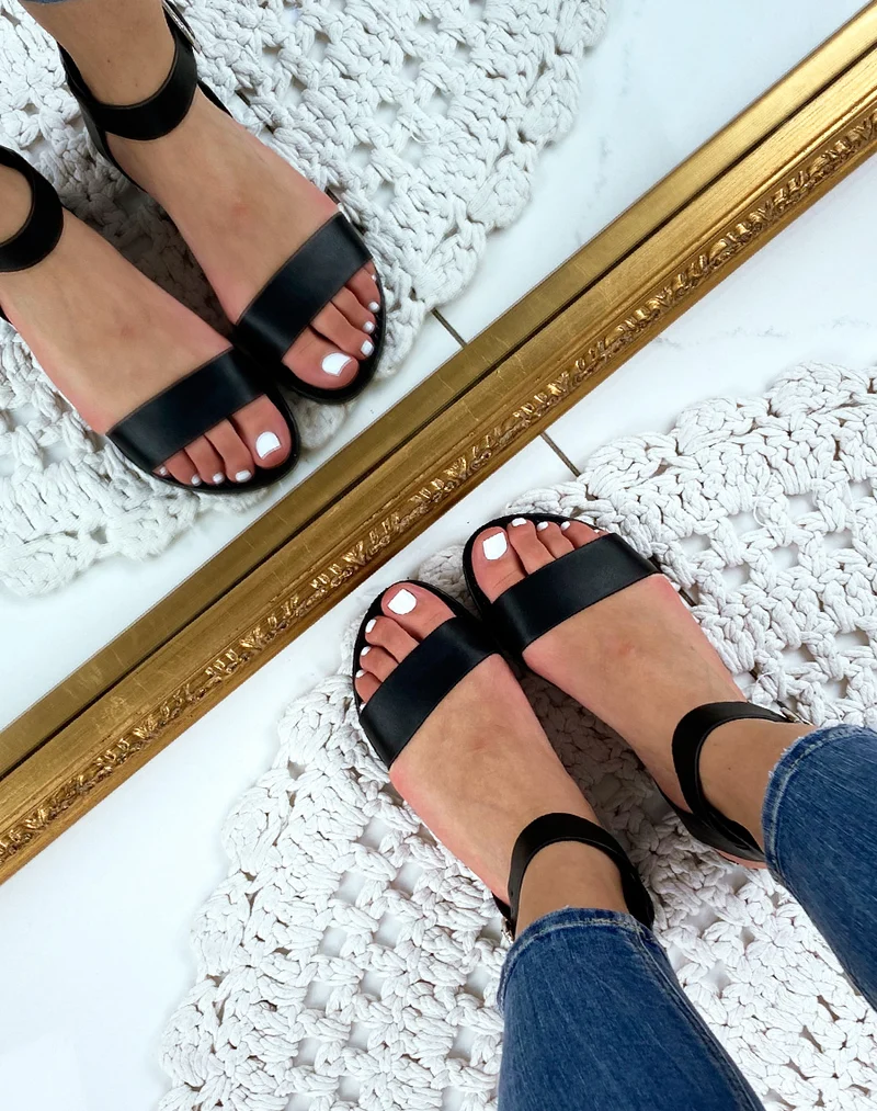 Nu-pieds à sangles épaisses noires