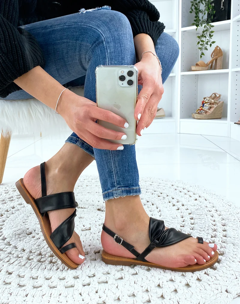 Nu-pieds en simili cuir noir