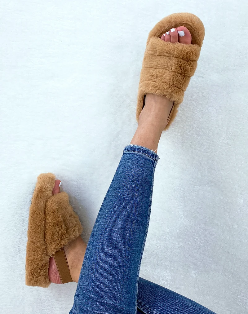 Pantoufles camel en fausse fourrure