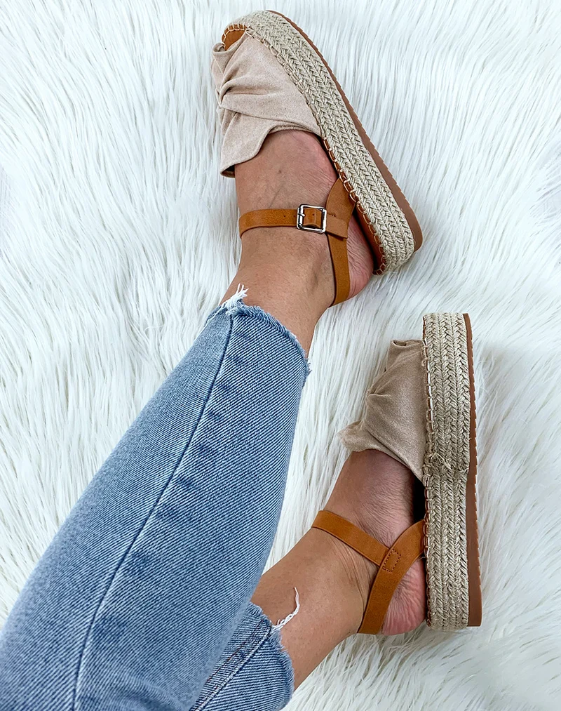 Nu-pieds en suédine beiges à plateforme et lanières camel