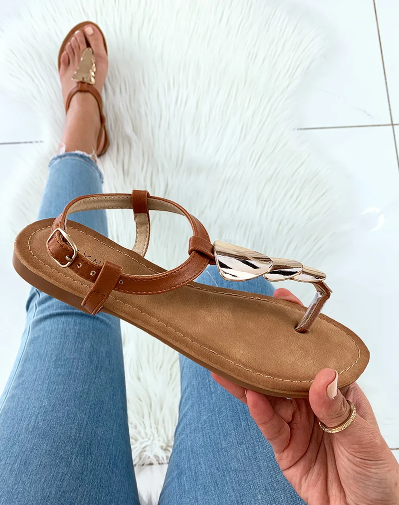 Nu-pied camel à bijoux dorée rond