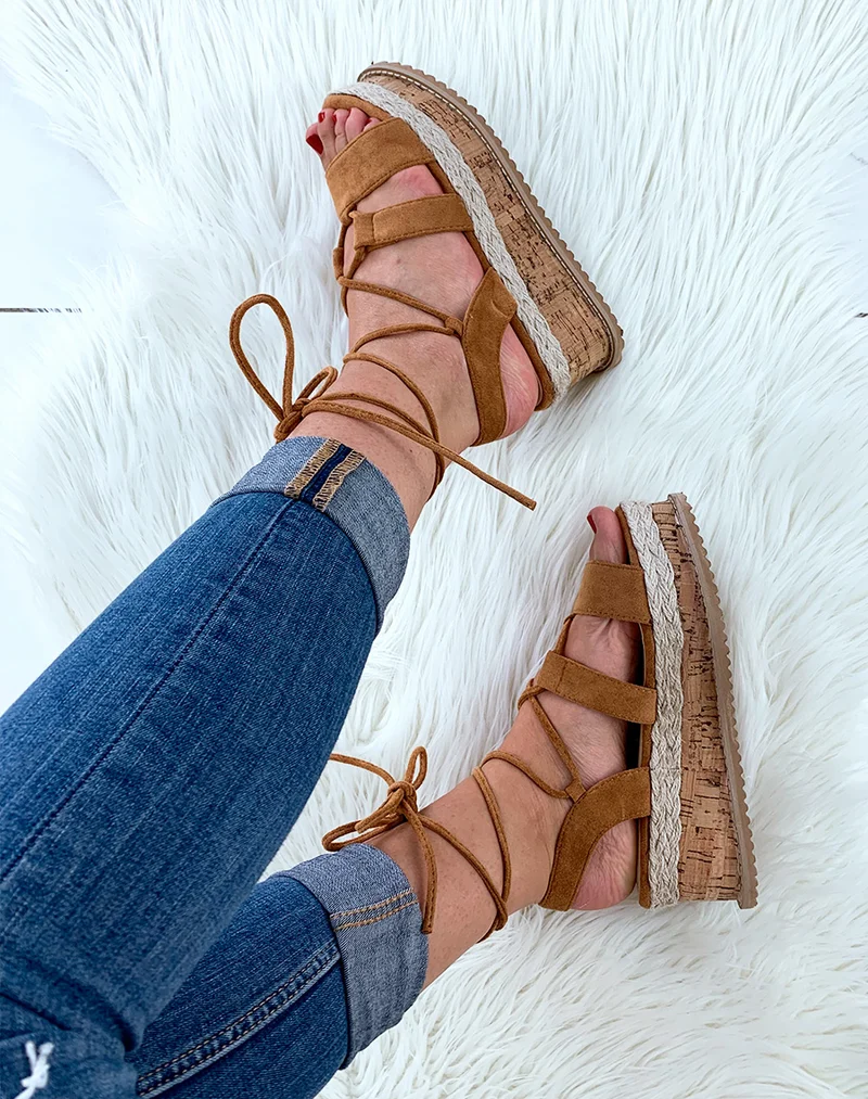 Nu-pied compensé camel