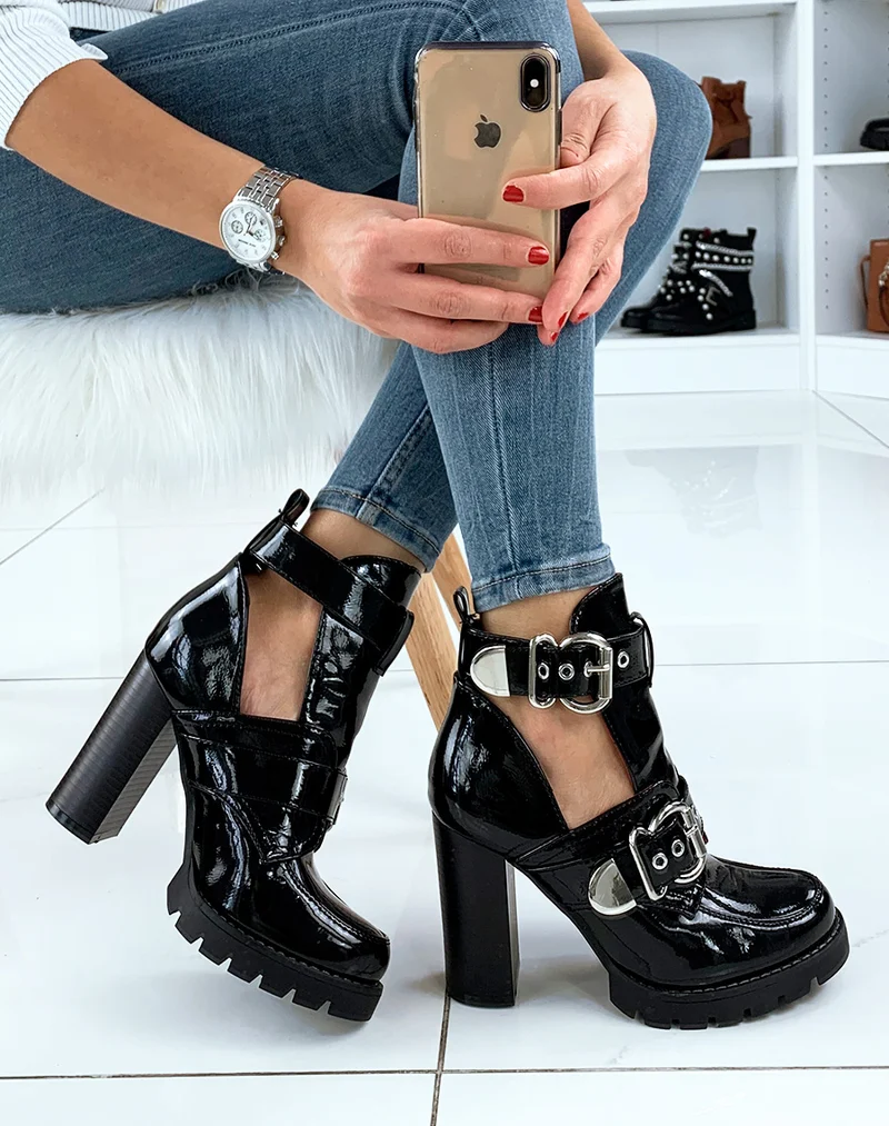 Bottines noires vernies à sangles