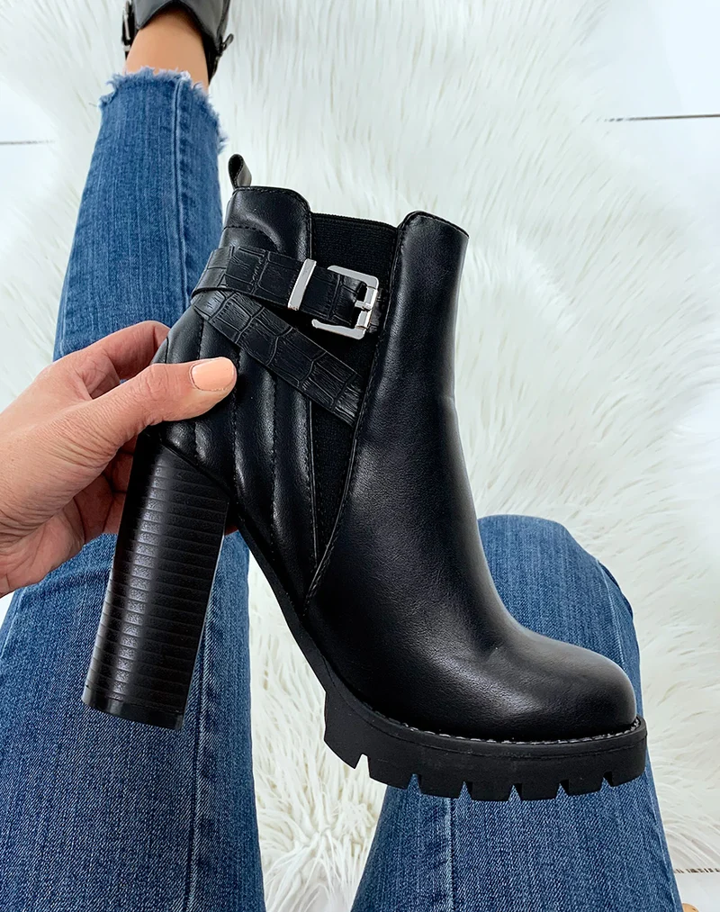 Bottines à talon noires à lanière