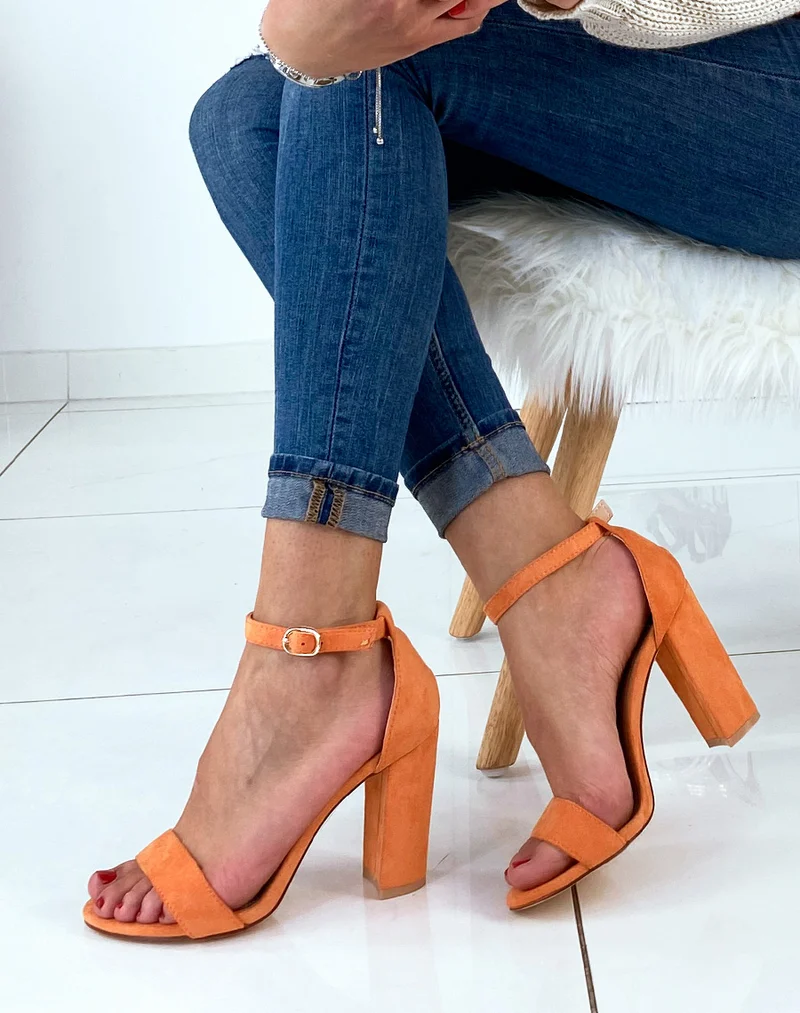 Sandales en suédine oranges à talons carrés